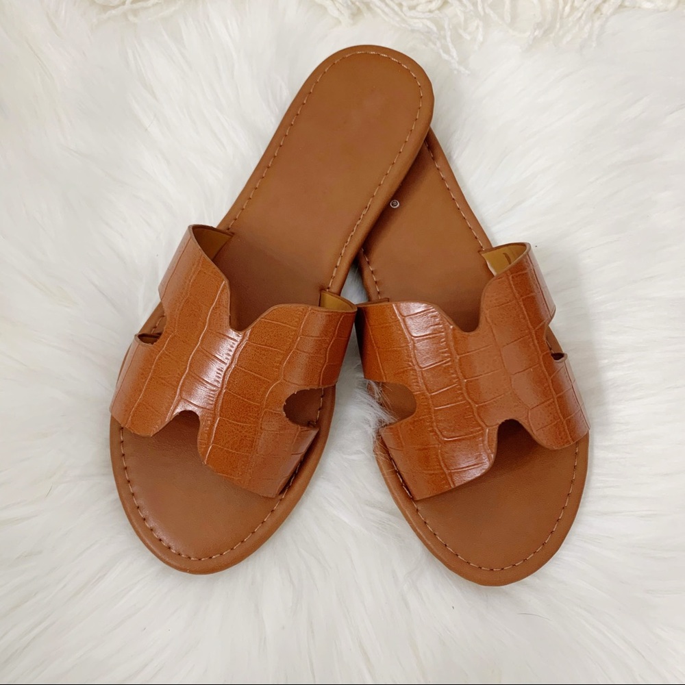 NEW Camila Sandal- in Tan - Picture 2 of 6